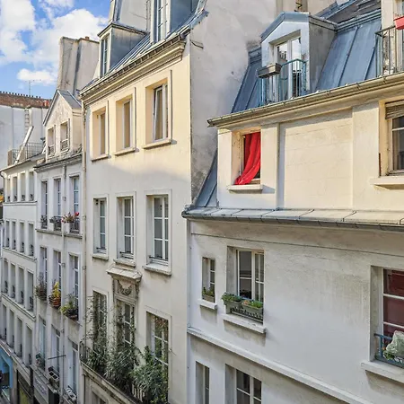 Joli Grand Et Calme, Marais Paris