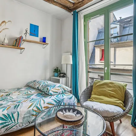 Joli Grand Et Calme, Marais Apartment *