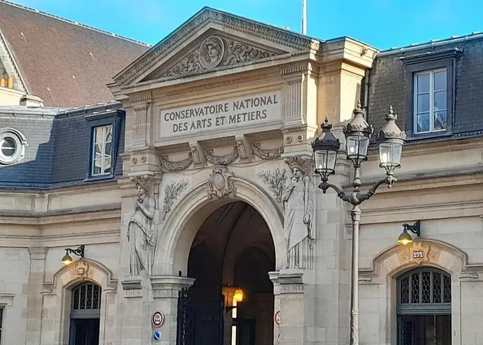 Apartment Joli Grand Et Calme, Marais Paris