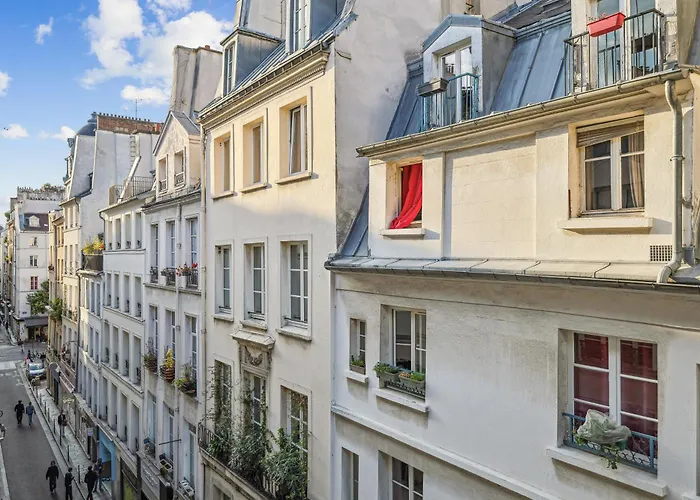 Joli Grand Et Calme, Marais Paris